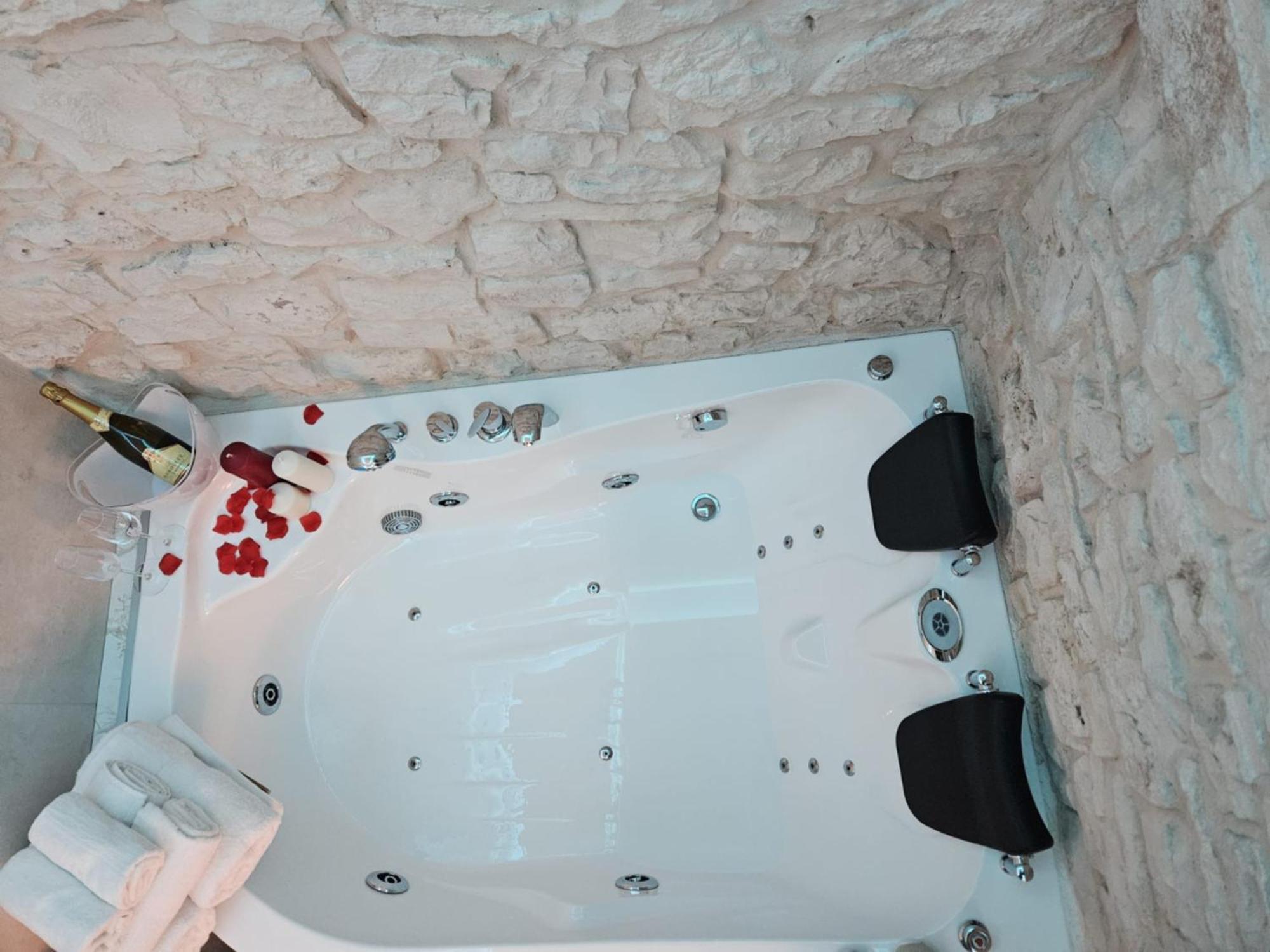 Luxuite Spa Con Piscina E Jacuzzi Alberobello Dış mekan fotoğraf